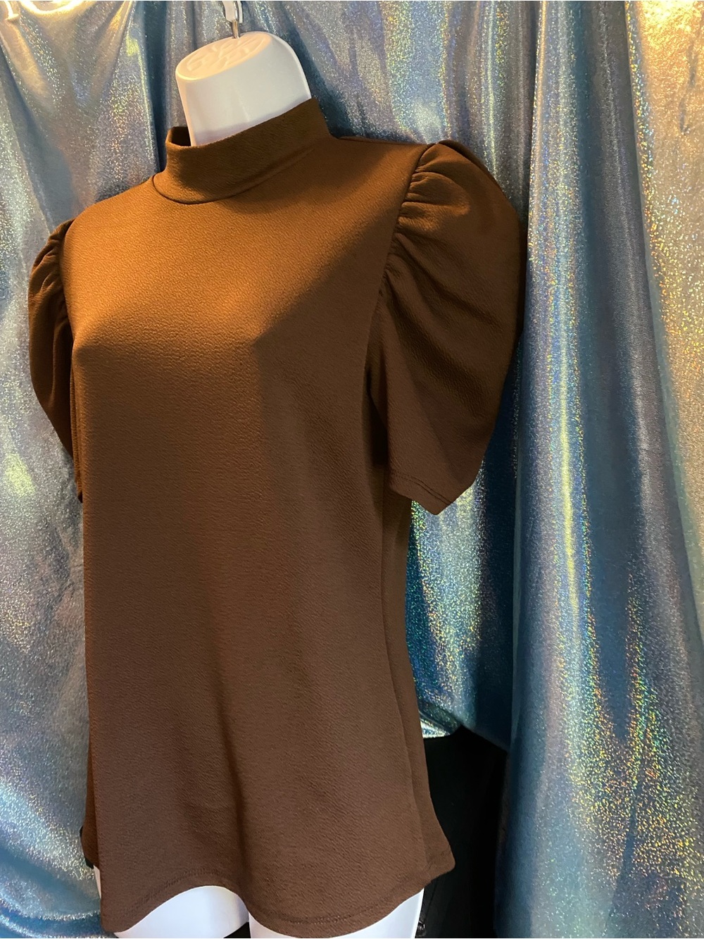 Mock Neck Puff-Sleeve Tee in Brown